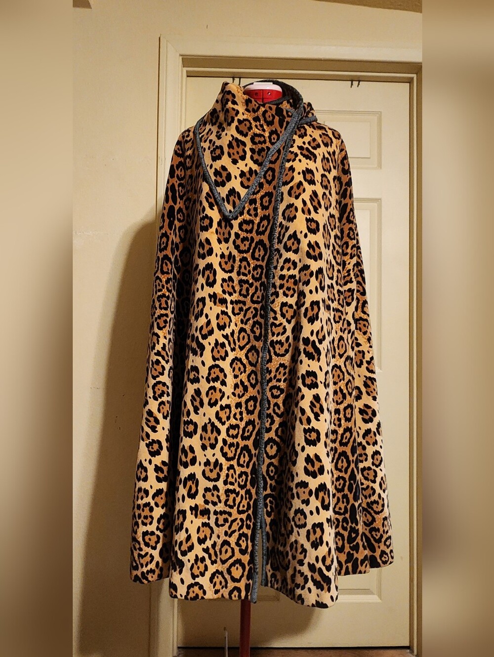 Leopard Print Velvet Scarf Cape Coat - Black & Tan